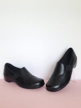 CLARKS Bendables May Moonl Leather Slip-On Shoes- Black color- Size 9M⭐